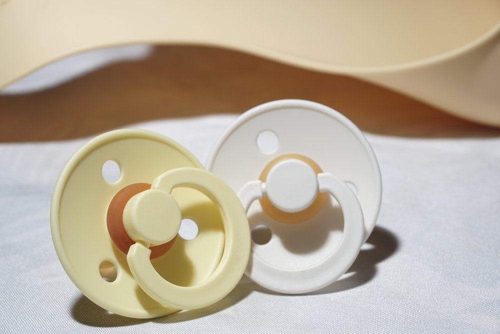 Disadvantages of using a pacifier when breastfeeding