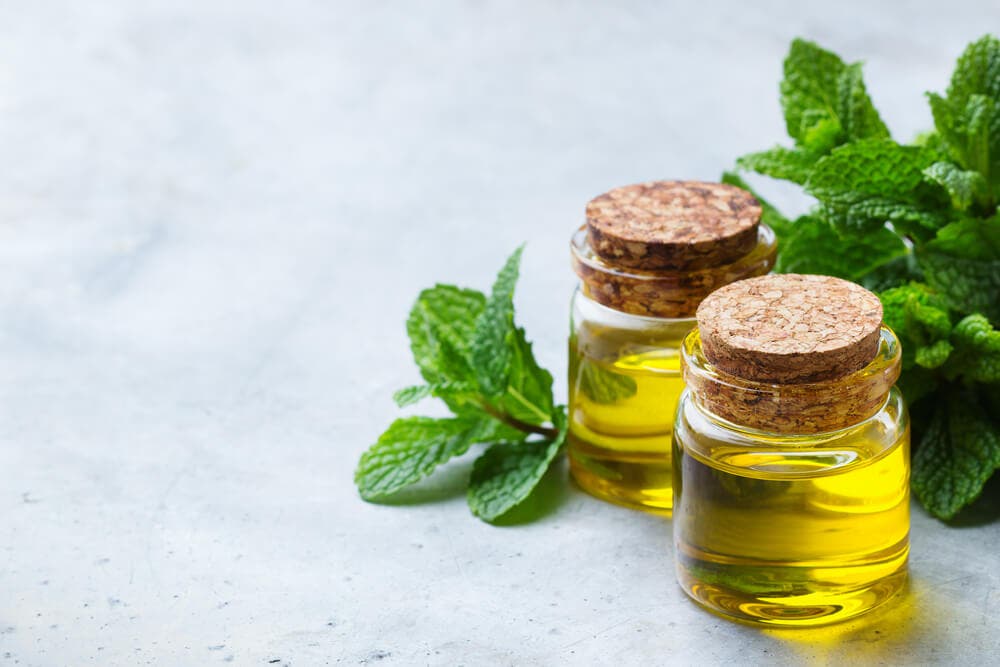 Immune-boosting aromatic oils