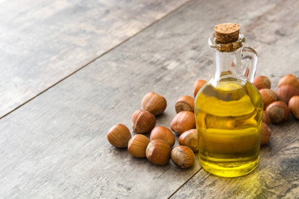 What are the benefits of hazelnut oil for the skin?