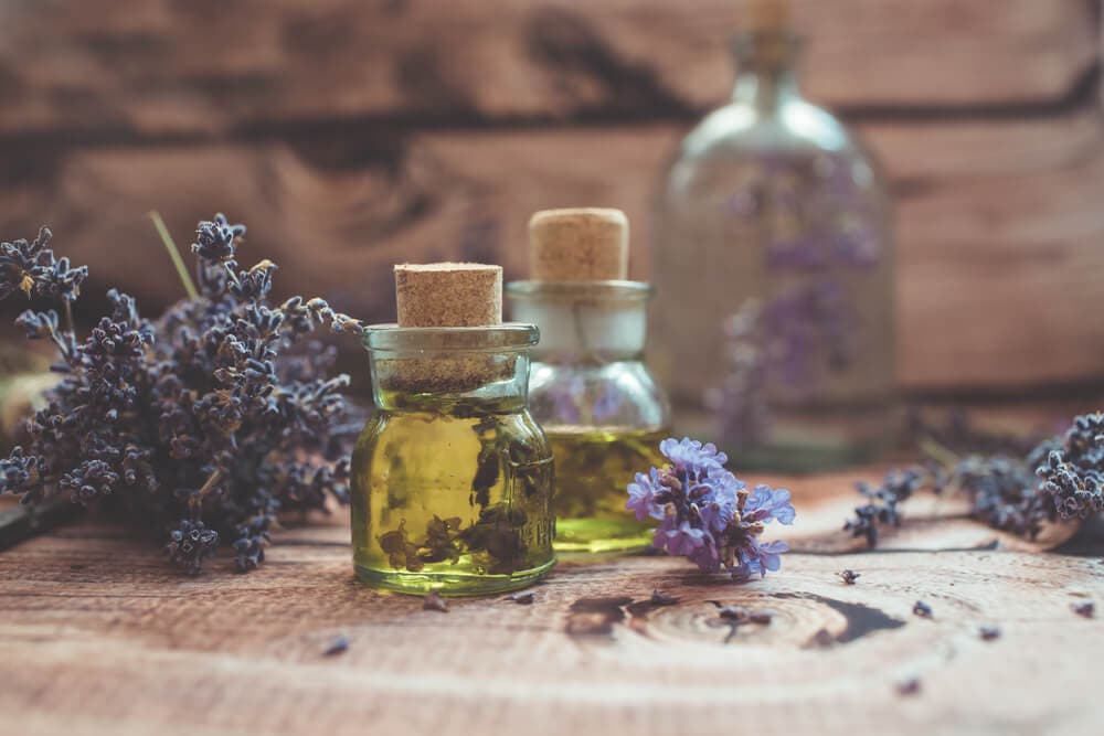 Immune-boosting aromatic oils